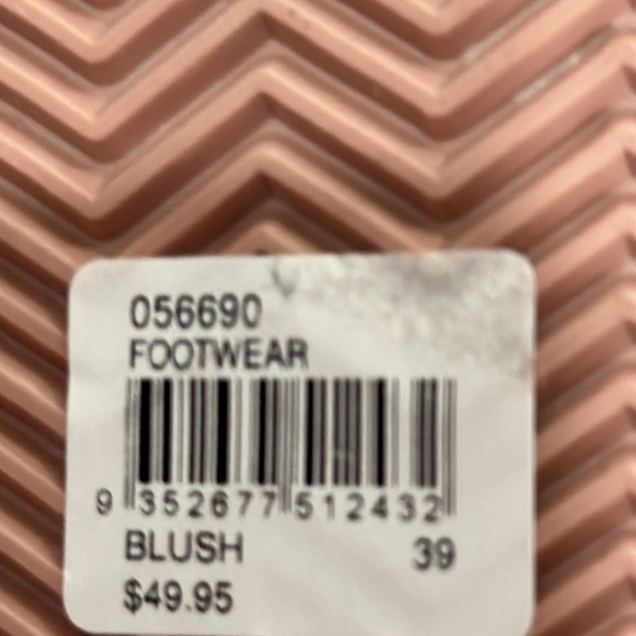 New Sportsgirl nude sneaker size 39 - Picture 4 of 5